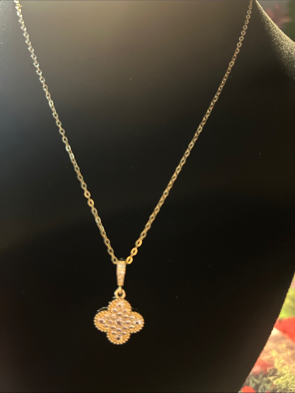 Gold Clover Pendant Necklace - Elegant Women's Jewelry